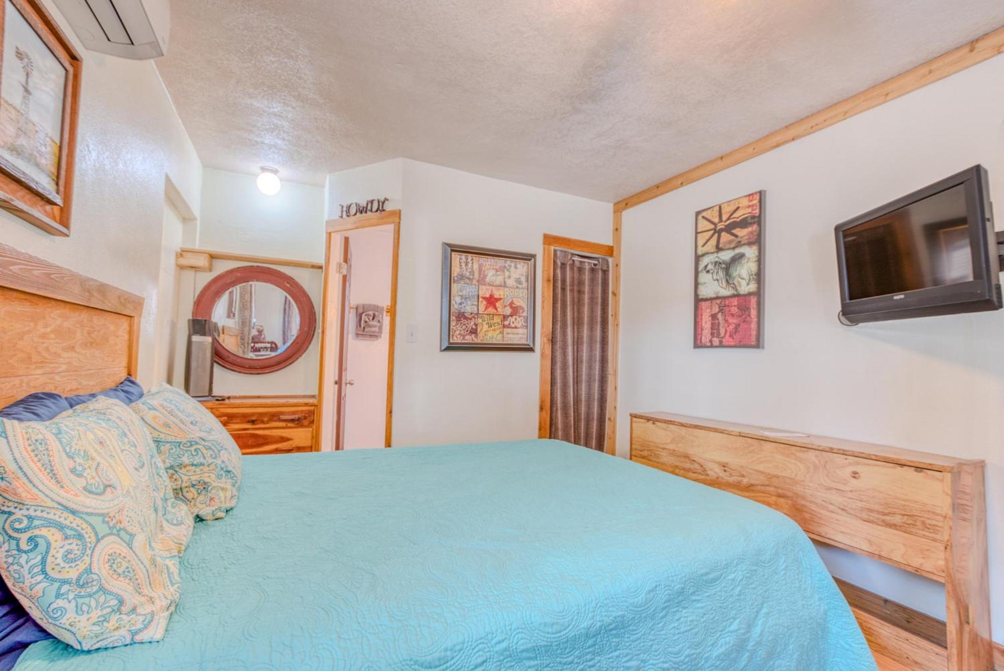 Enchanted Hideaway And Chalet