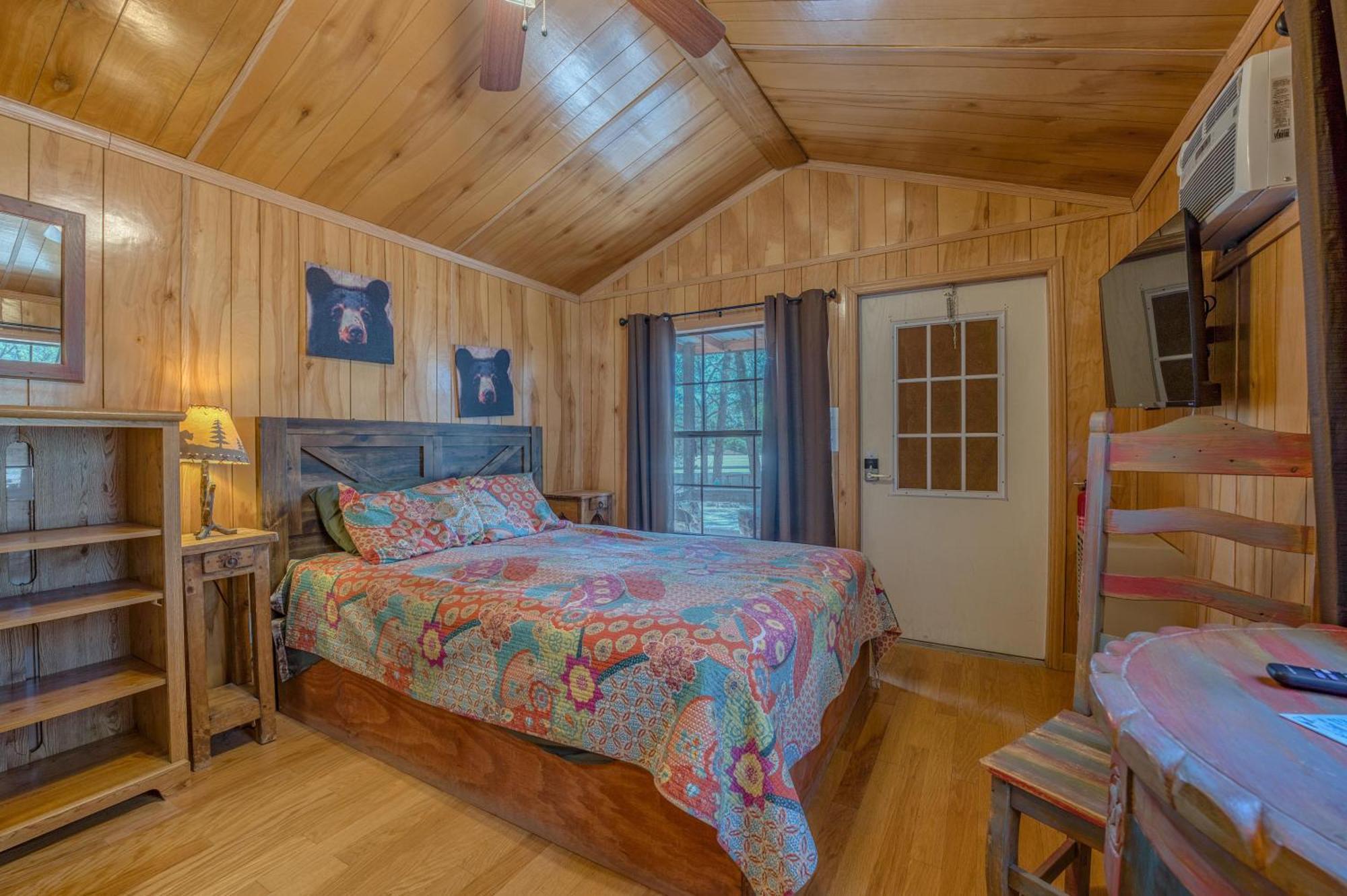 Enchanted Hideaway And Chalet *